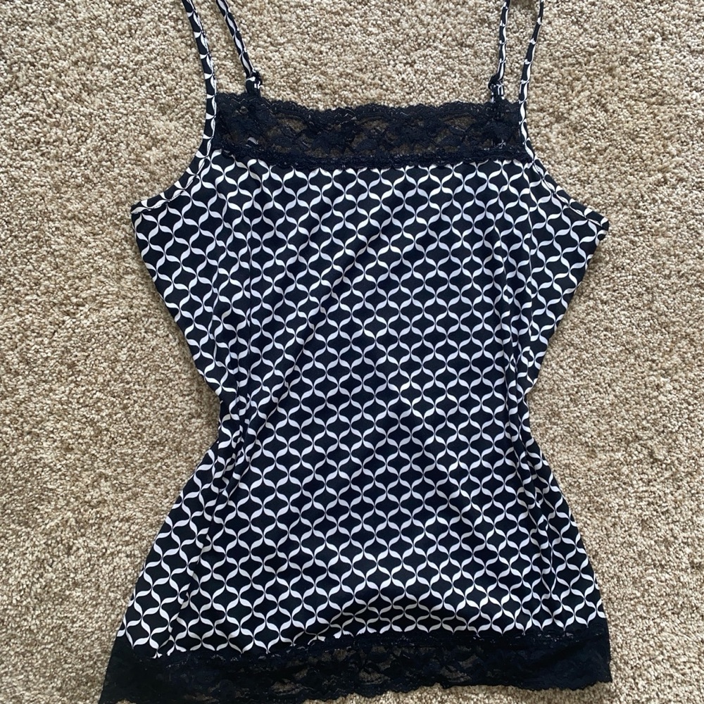 Maurice’s size large black and white geometric print lacey cami tank top